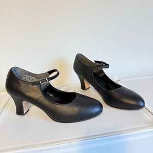 CAPEZIO DANCE SHOES